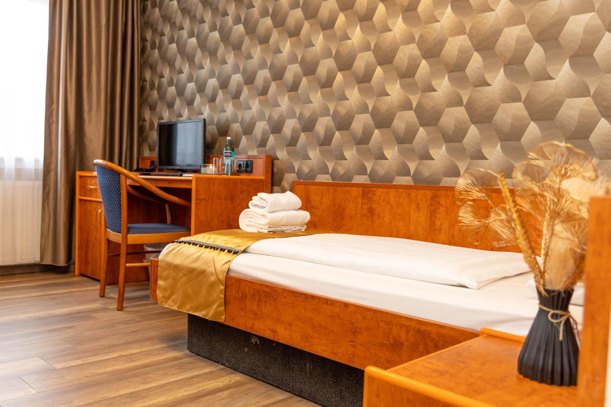Hotel Rossija Frankfurt nad Menem Zewnętrze zdjęcie