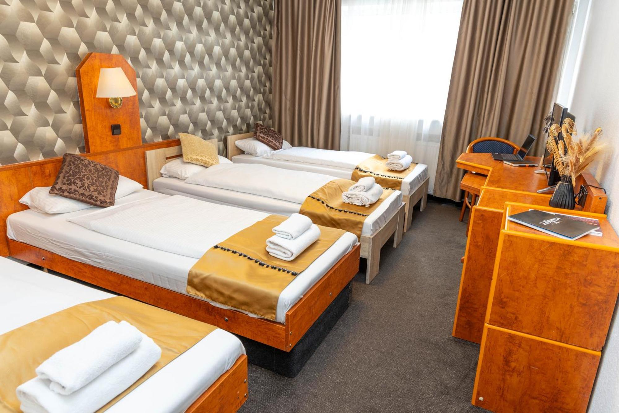 Hotel Rossija Frankfurt nad Menem Zewnętrze zdjęcie