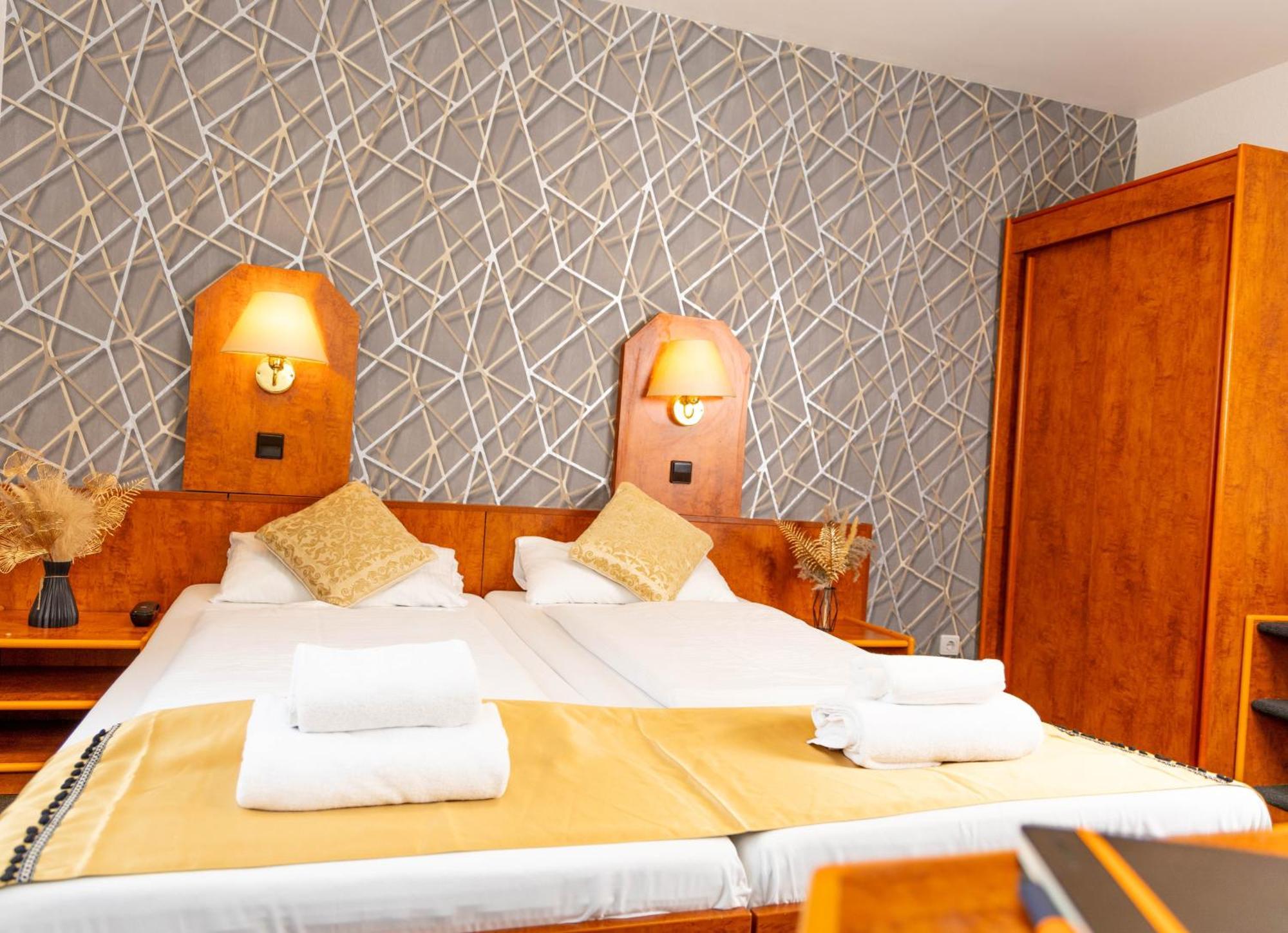 Hotel Rossija Frankfurt nad Menem Zewnętrze zdjęcie