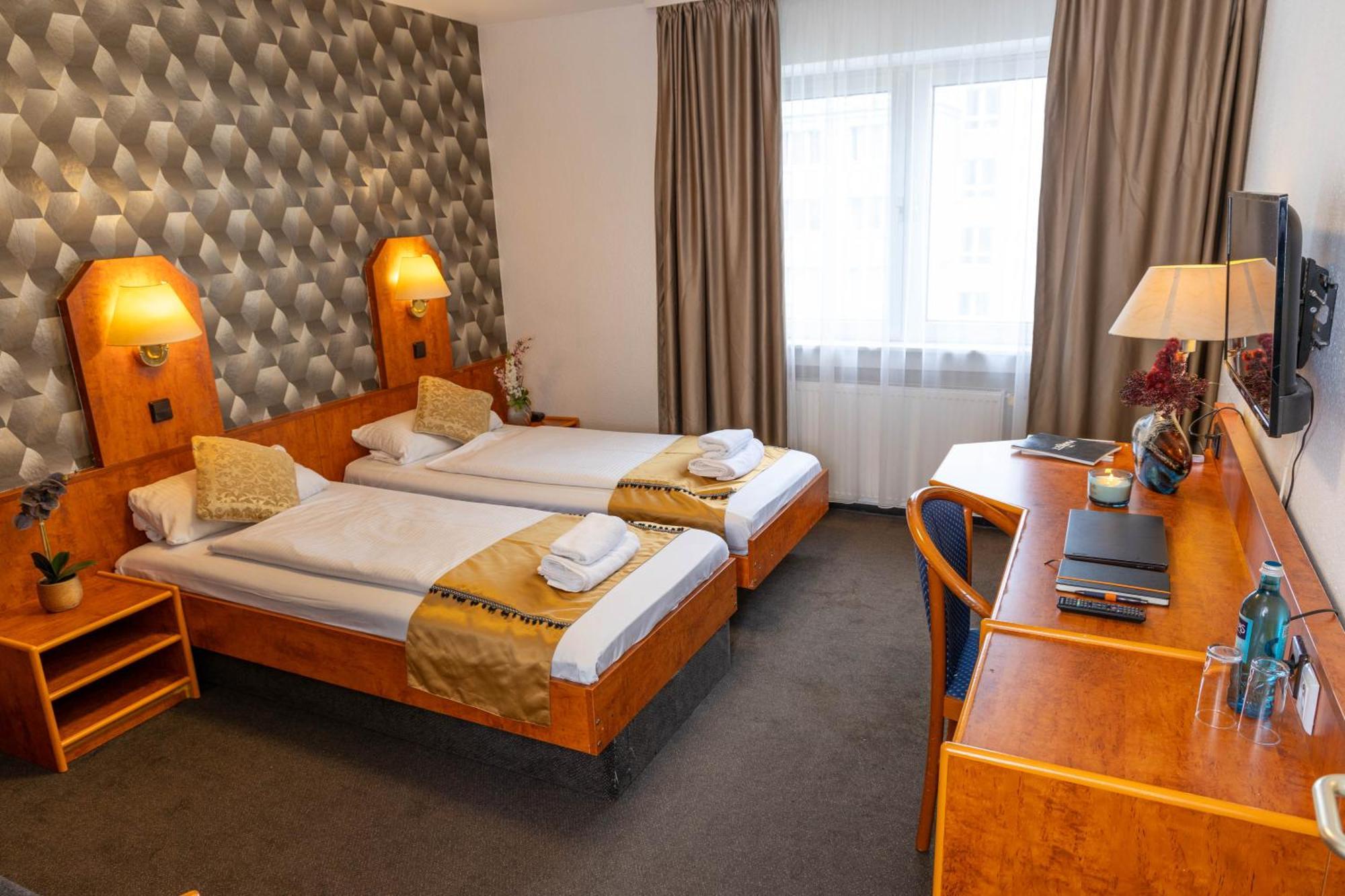 Hotel Rossija Frankfurt nad Menem Zewnętrze zdjęcie