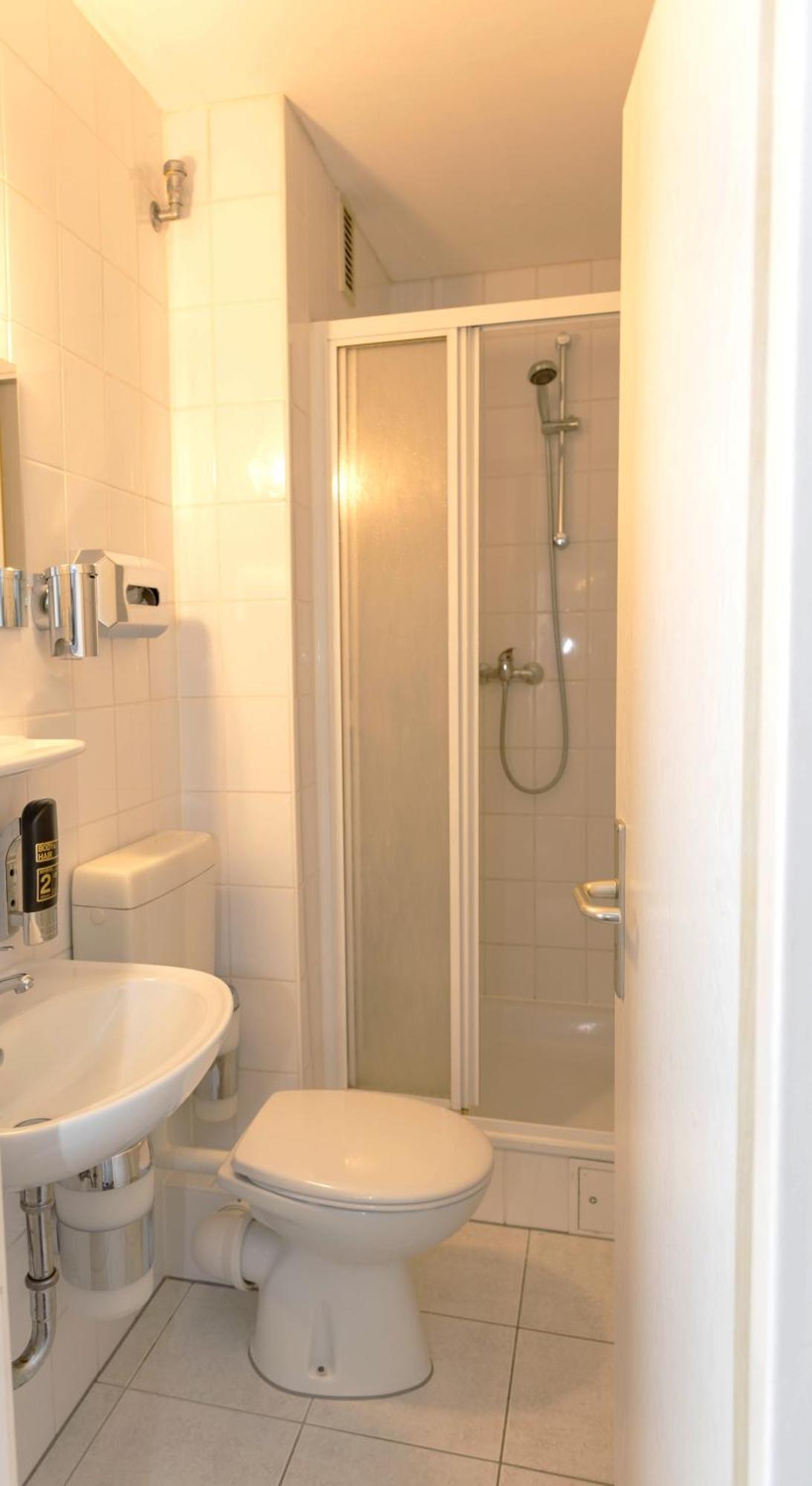 Hotel Rossija Frankfurt nad Menem Zewnętrze zdjęcie